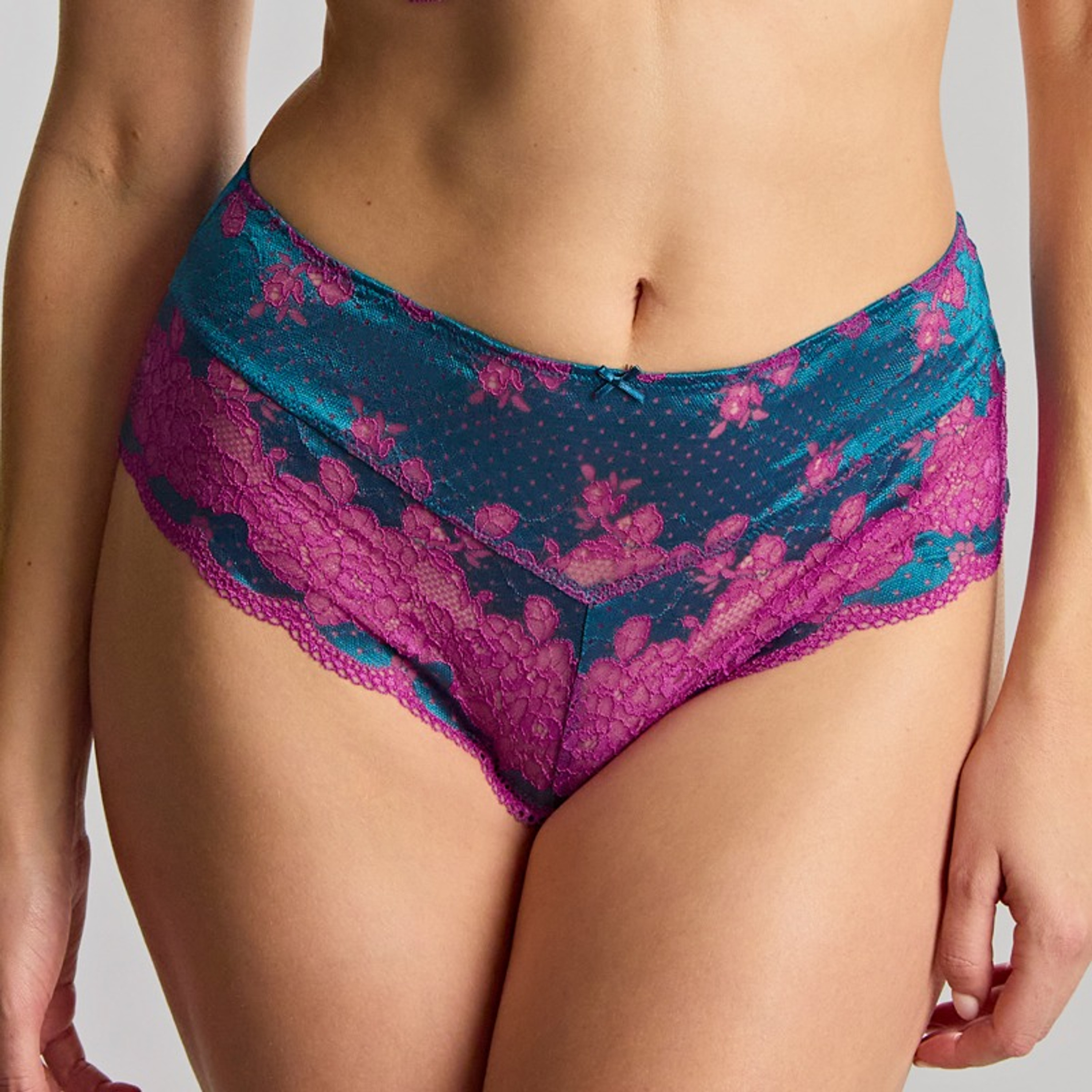 Clara Tailleslip