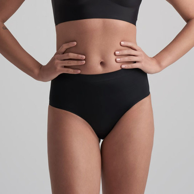 Bye Bra Invisible Corrigerende High Waist Slip Black
