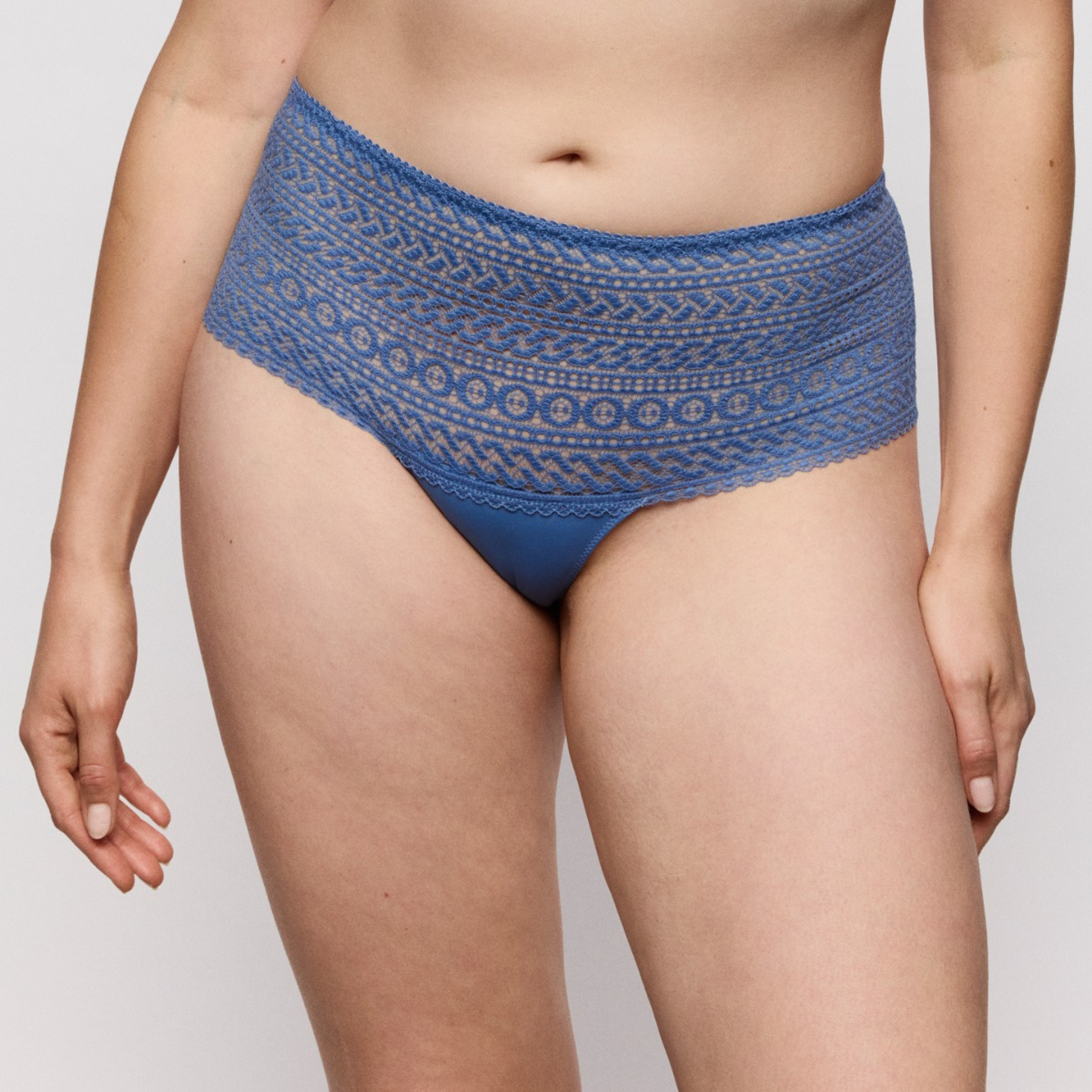 Montara Luxe String